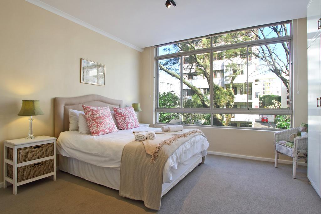 Berkeley Square Apartment Кейптаун Екстериор снимка