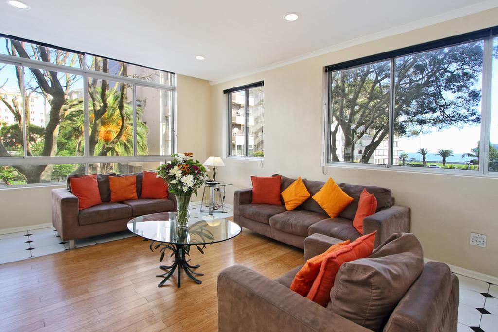 Berkeley Square Apartment Кейптаун Екстериор снимка