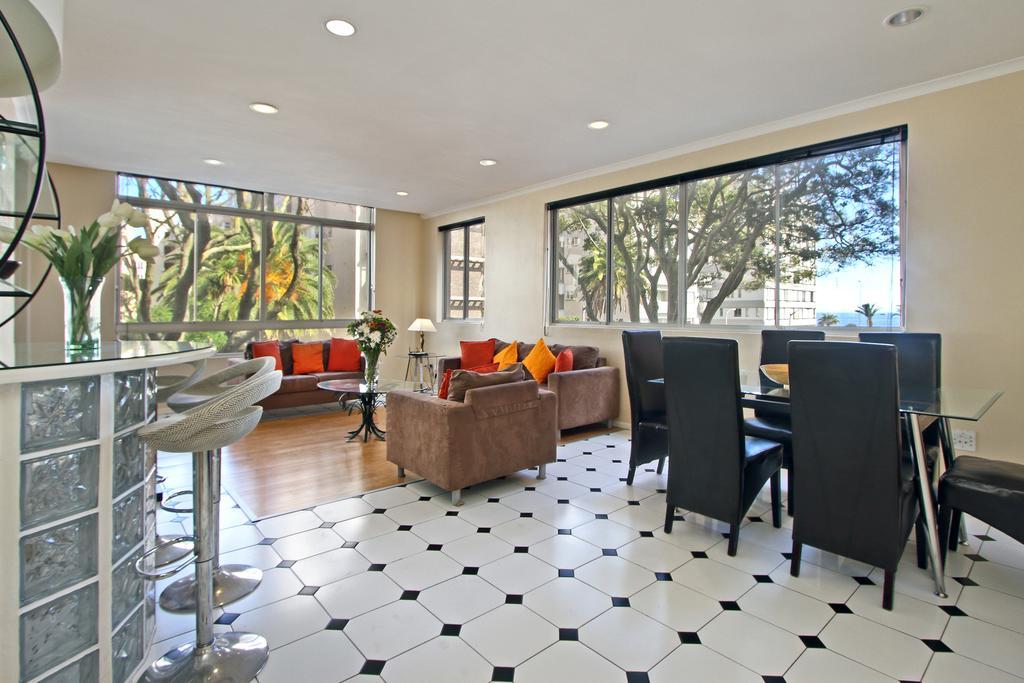 Berkeley Square Apartment Кейптаун Екстериор снимка