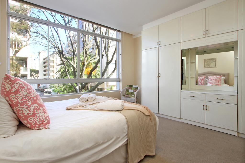 Berkeley Square Apartment Кейптаун Екстериор снимка