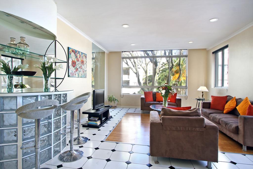 Berkeley Square Apartment Кейптаун Екстериор снимка