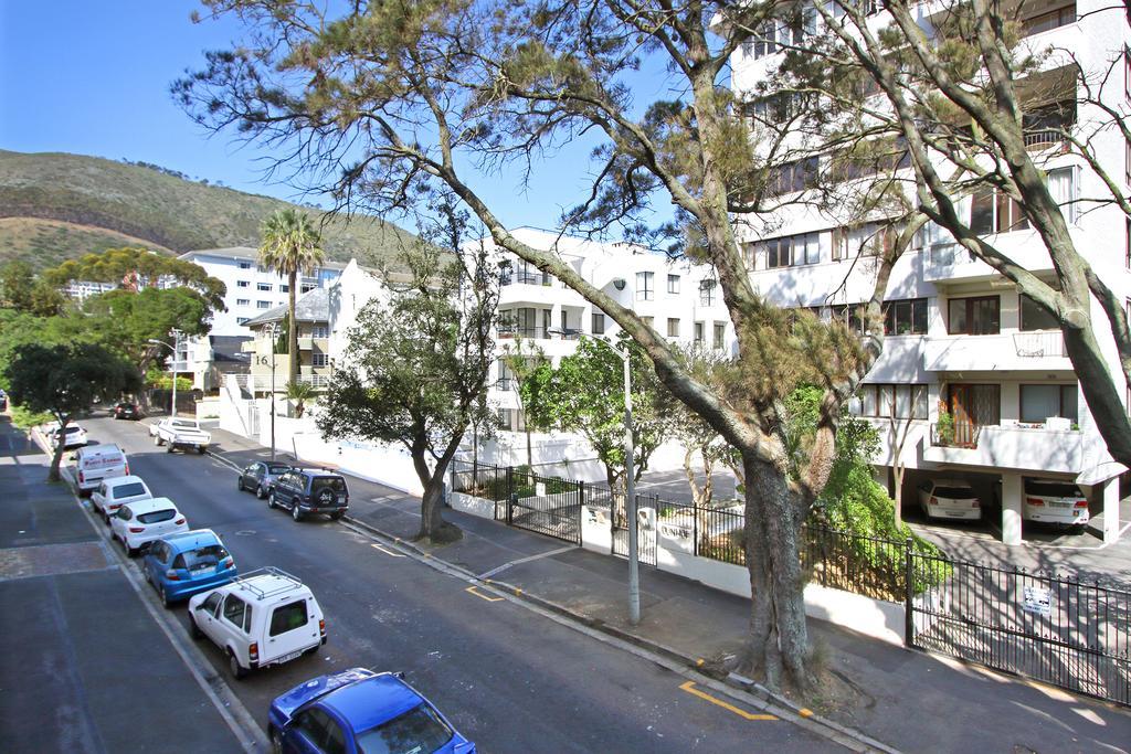 Berkeley Square Apartment Кейптаун Екстериор снимка